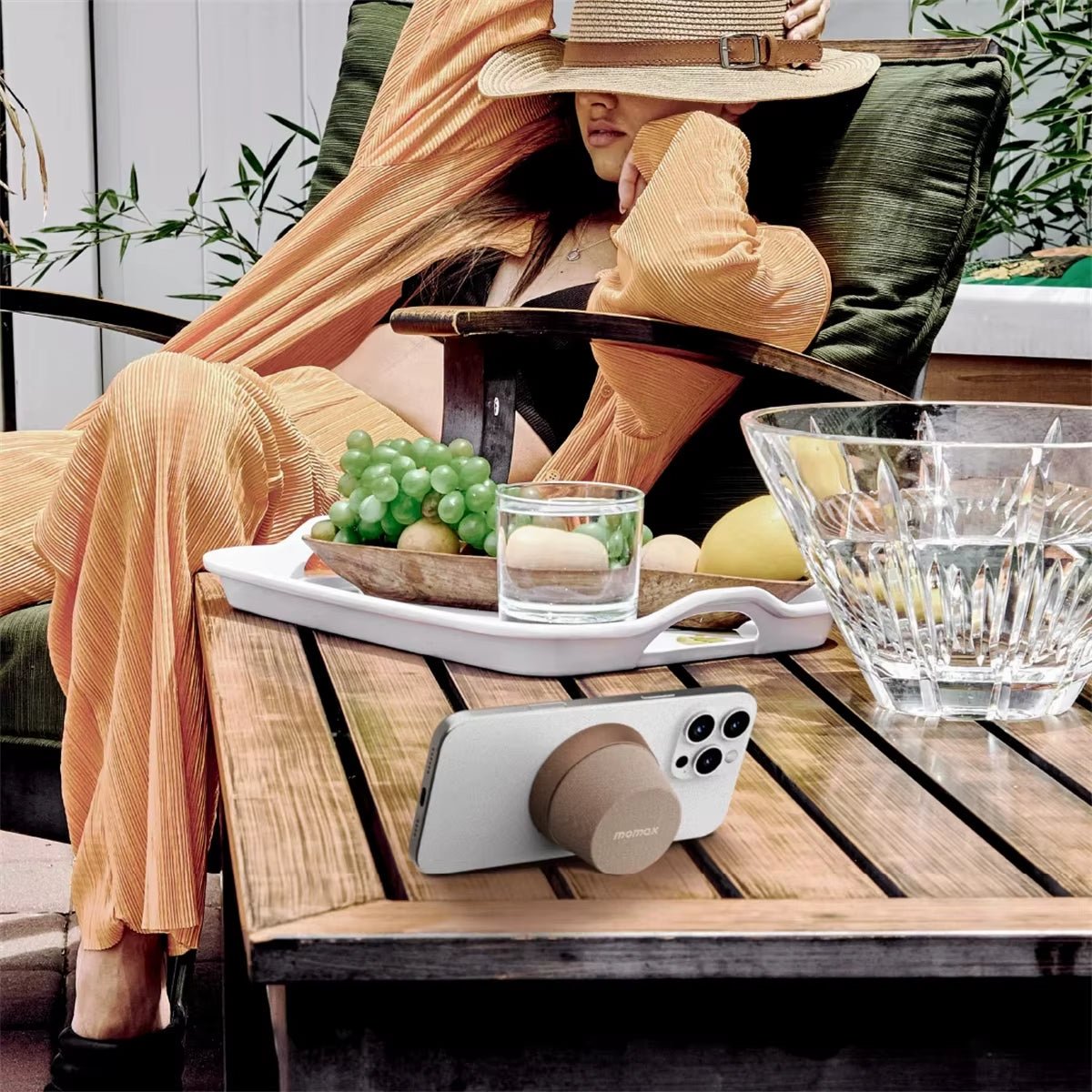 MOMAX 1-Vibe Go: Magnetic Wireless Speaker & Phone Stand with IPX6 Waterproof Protection - High Ends Electronics and moreMOMAX 1-Vibe Go: Magnetic Wireless Speaker & Phone Stand with IPX6 Waterproof Protection